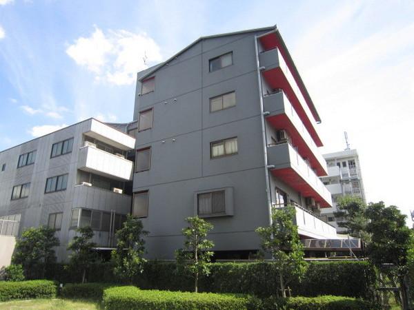 建物外観　ガッチリとしたマンションです