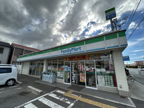 コンビニ　ファミリーマート 京屋長曽根店（コンビニ）まで262m
