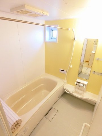 バス・シャワールーム　追い焚き機能・浴室暖房乾燥機付きバスルーム♪雨の日のお洗濯に