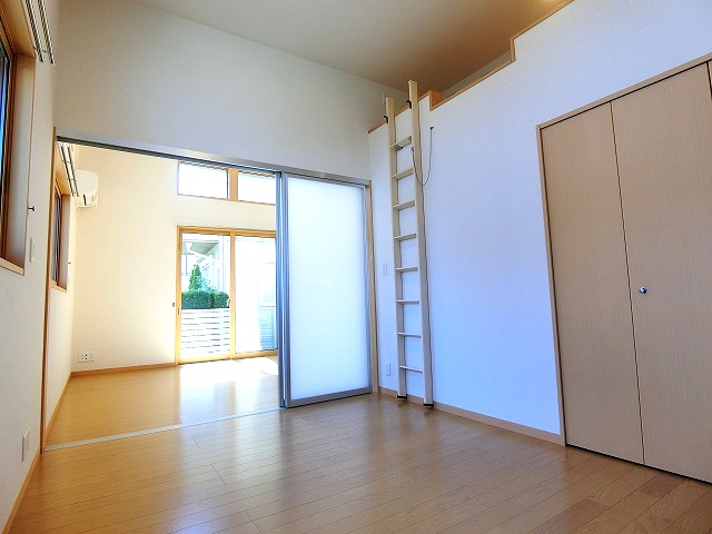 その他部屋・スペース　洋室6帖☆クローゼットとロフトスペースがあります♪お洋服がス