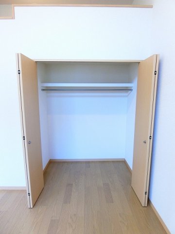 収納　洋室6帖のお部屋にあるクローゼットです♪大切なお洋服もしわに