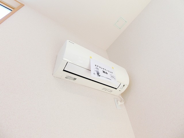 その他設備　リビングダイニングキッチンには暑い夏や寒い冬に大活躍のエアコ