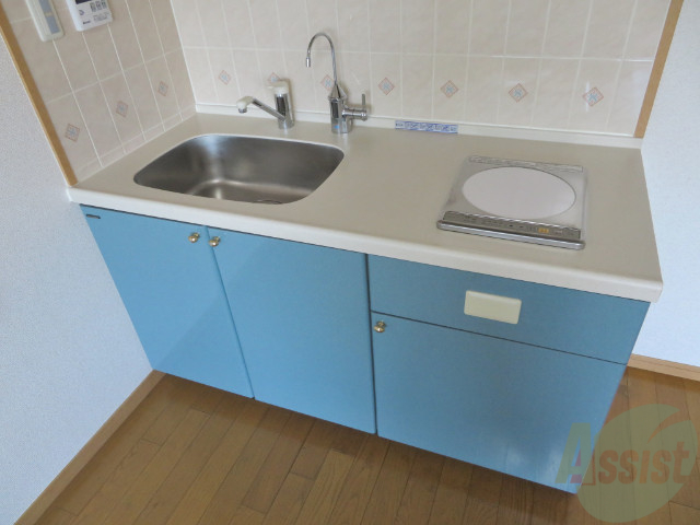 キッチン　充分な広さのキッチンですね。油跳ね等がサッと拭けますよ。