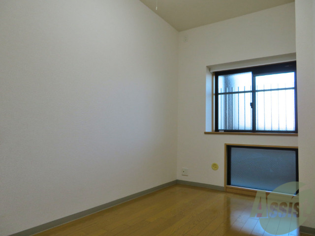 その他部屋・スペース　こちらは５．３帖の洋室です。寝室にしましょう。