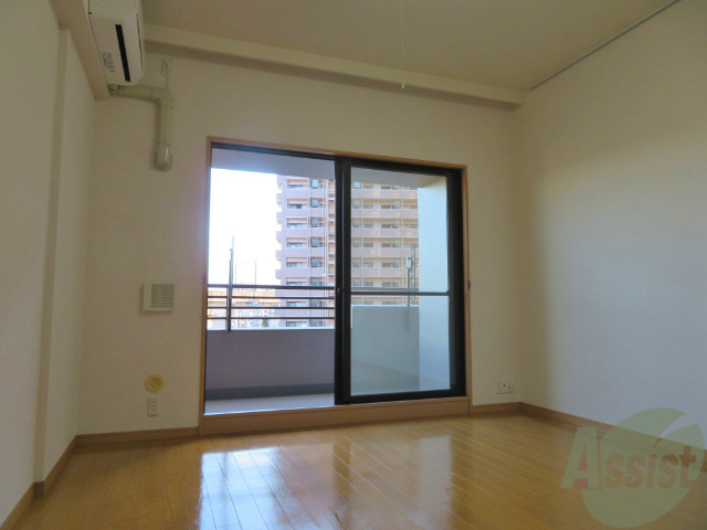 居室・リビング　白基調のお部屋は、部屋が明るく広く感じますね。