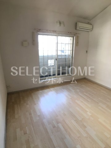 居室・リビング　こちらの居間で趣味の時間をお楽しみください