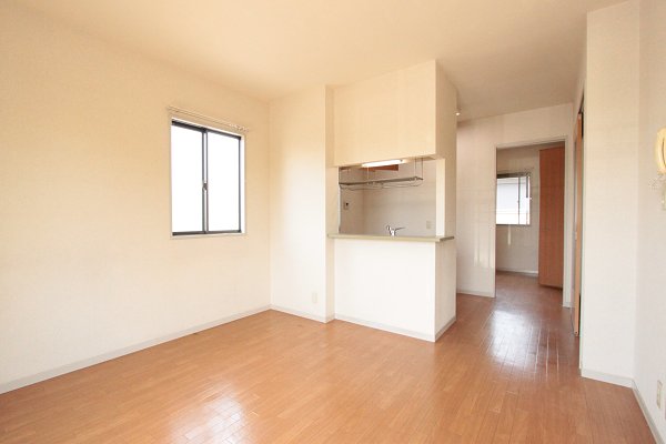 居室・リビング　LDK10.8帖　2面採光で明るく、人気の対面キッチン仕様