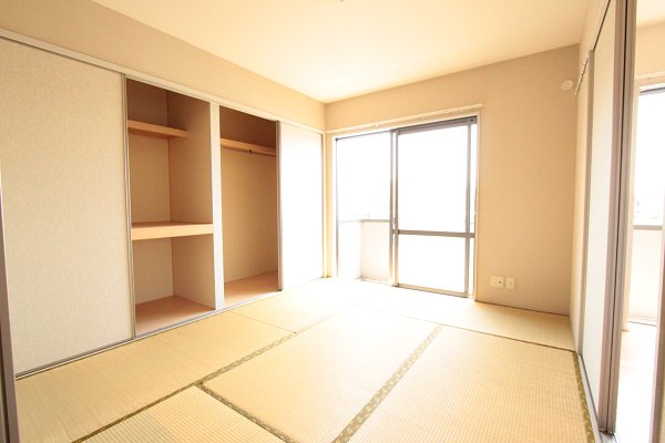 その他部屋・スペース　南側洋室6帖　※現在和室から洋室へリフォーム中の為、相違あり