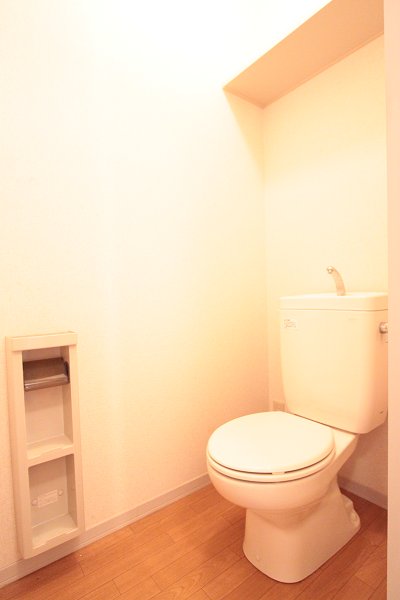 その他　便利な収納棚付き