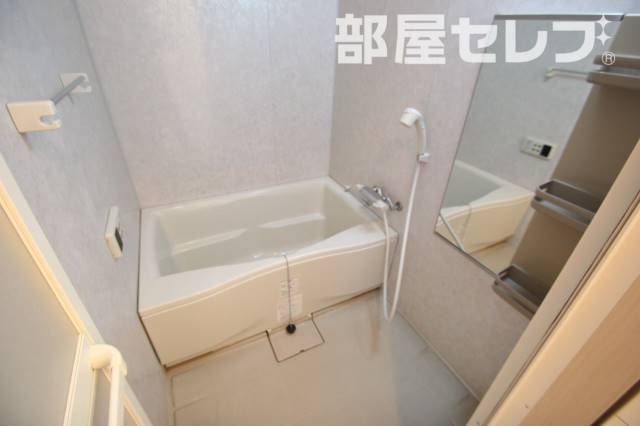 バス・シャワールーム　追い焚き付きバスルーム