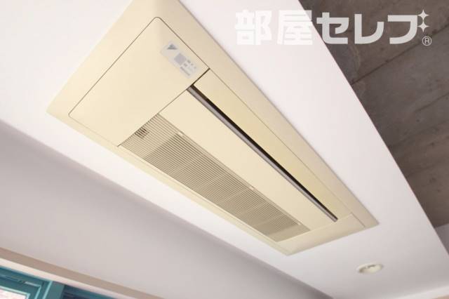 その他設備　天井埋め込みタイプのエアコン