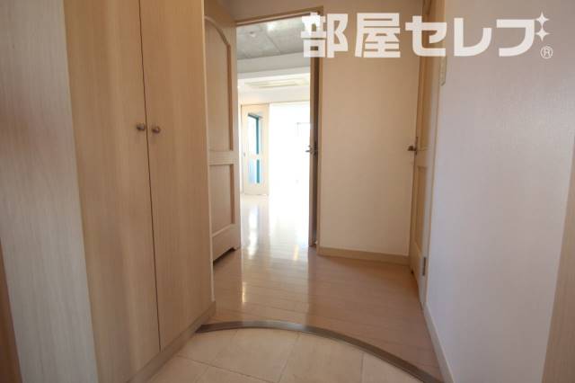 玄関　シューズボックスのついた玄関