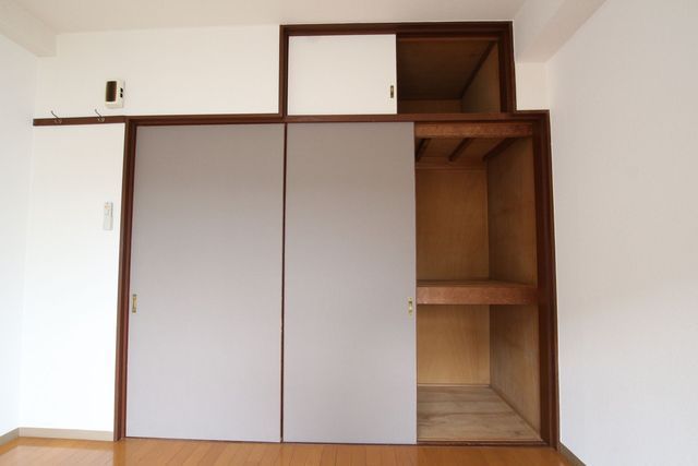 収納　押入／洋室