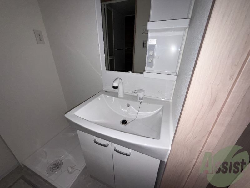 洗面設備　洗髪洗面化粧台です。朝の身支度はコチラでどうぞ～。