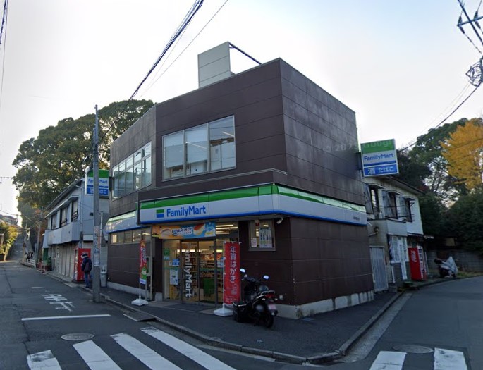 コンビニ　ファミリーマート（コンビニ）まで1425m