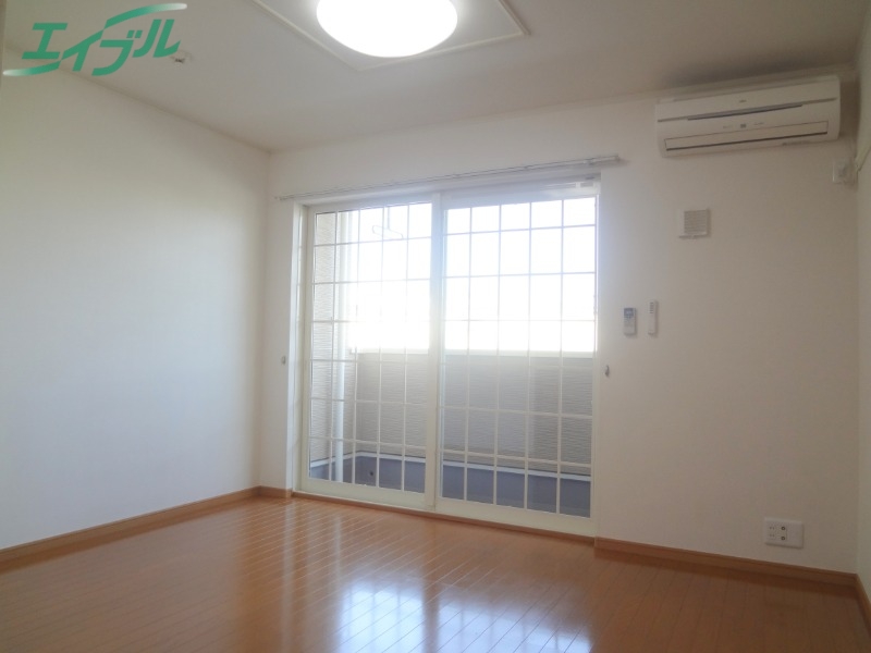 居室・リビング　別部屋参考写真です。