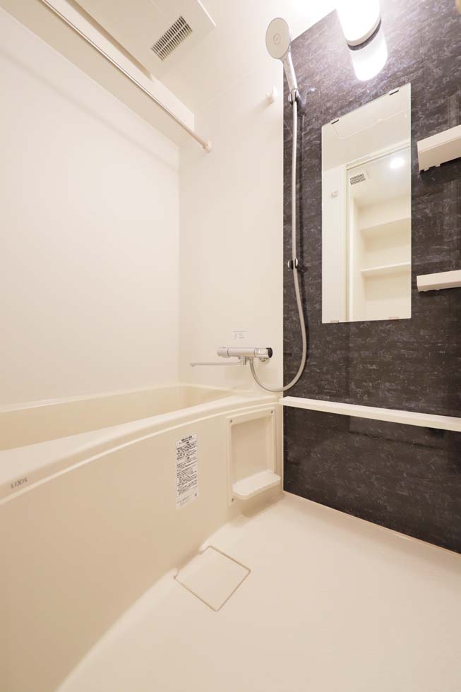 バス・シャワールーム　明るい室内です