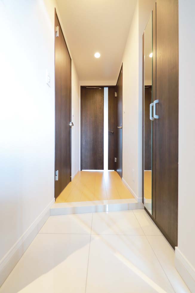 玄関　きれいな内装です