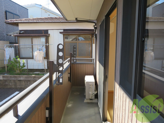 バルコニー　バルコニーが付いているので晴れた日は洗濯物が干せますね