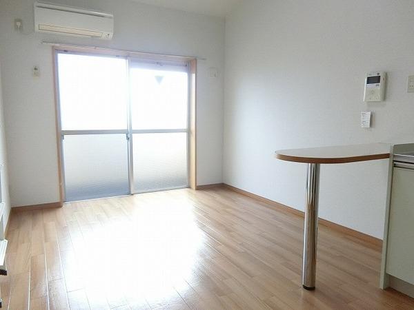 居室・リビング　室内きれいです！