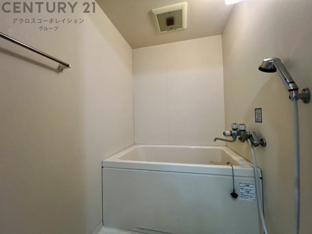 バス・シャワールーム　バストイレセパレートタイプのシンプルな浴室です☆