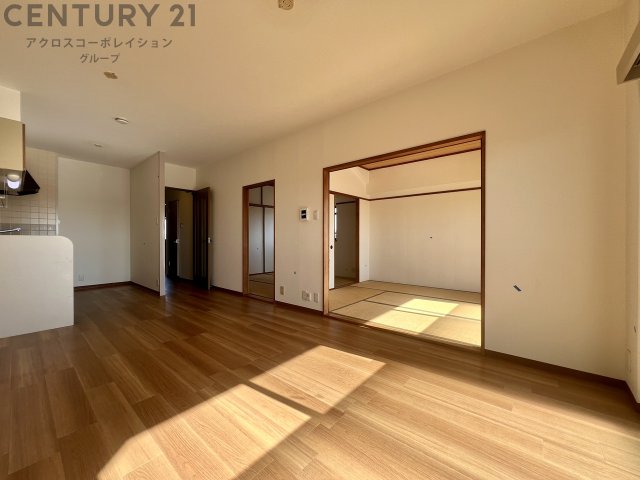 居室・リビング　南向きで明るいリビングです♪