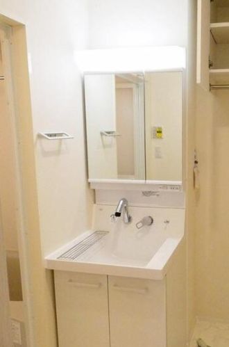 洗面設備　独立洗面台あり、毎朝おしゃれに忙しい女性の方におすすめです