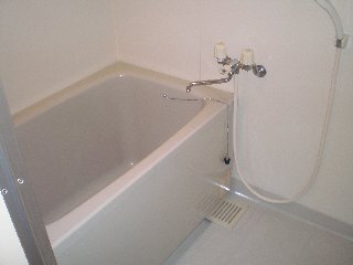 バス・シャワールーム　清潔感あるお風呂
