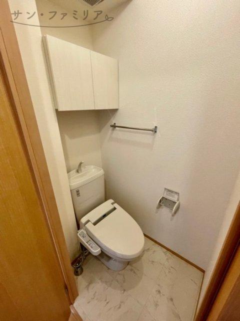 トイレ　同一物件別部屋写真