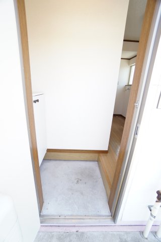 玄関　※同物件の写真です。