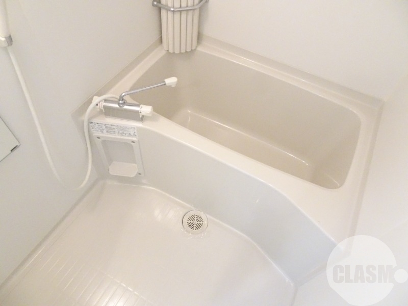 バス・シャワールーム　キレイにリフォームされています♪