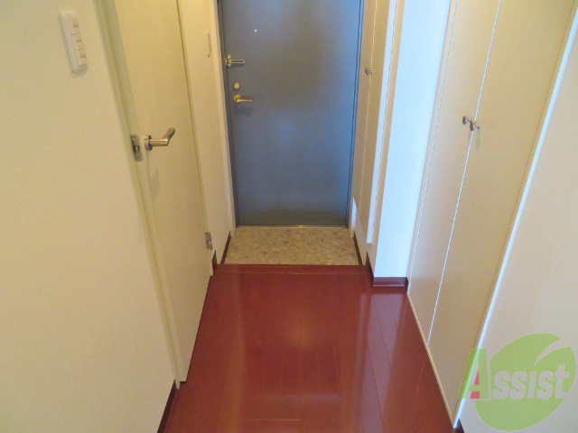 玄関　シューズボックスもあるので靴の置き場所には困りませんね。