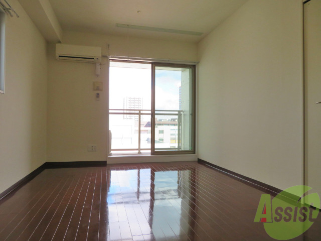 居室・リビング　陽の光が差し込む明るいお部屋は気持がいいですね～