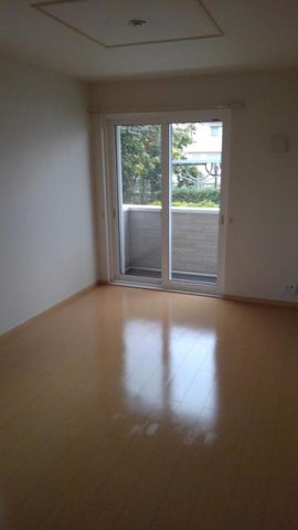 居室・リビング　【フォルトグランデ　III】おしゃれな居間です