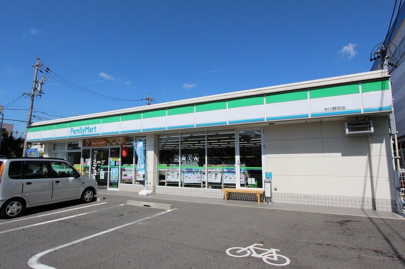 コンビニ　ファミリーマート中川野田店（コンビニ）まで387m