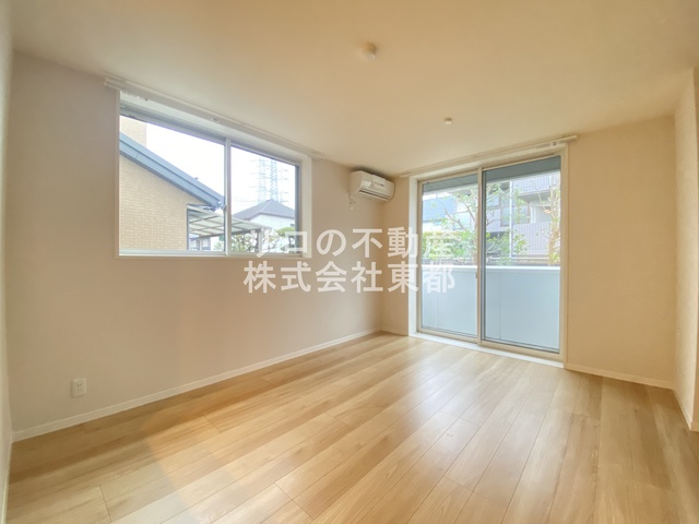 居室・リビング　広いリビングはゆったりくつろげる憩いの空間です♪