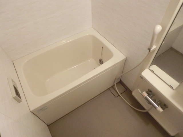 バス・シャワールーム　★浴室乾燥機、追い焚き付き★