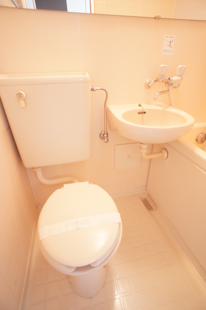 トイレ　清潔感ある洋式トイレです☆丸洗い可能でお掃除も楽々！！