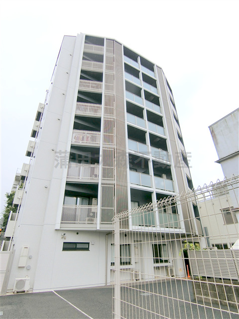 建物外観　2010年10月築　RC鉄筋コンクリート造地上8階建て1R