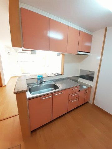 キッチン　コンパクトなキッチンで掃除もラクラク