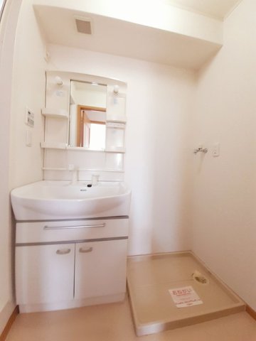 洗面設備　スペースが確保できる洗面所です