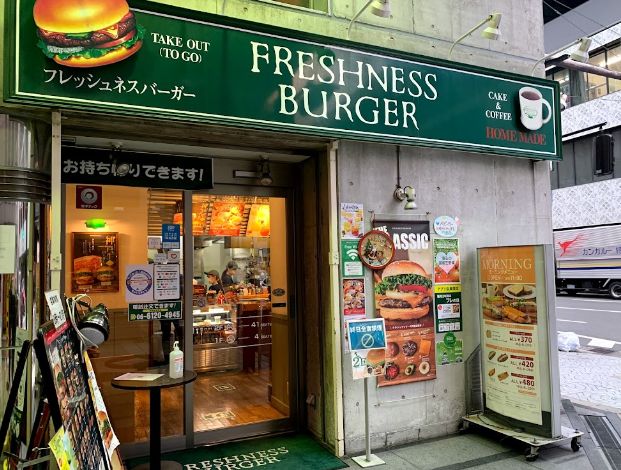 飲食店　フレッシュネスバーガー 御堂筋本町（飲食店）まで455m