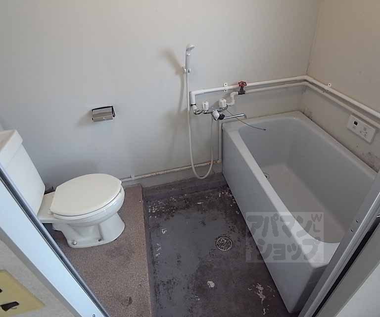 バス・シャワールーム　バスルームです。