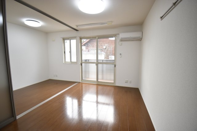 居室・リビング　こちらのリビングで趣味の時間をお楽しみください