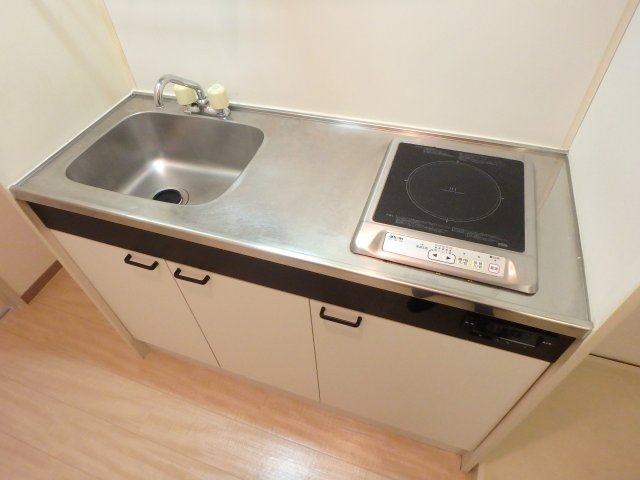 キッチン　コンパクトなキッチンで掃除もラクラク