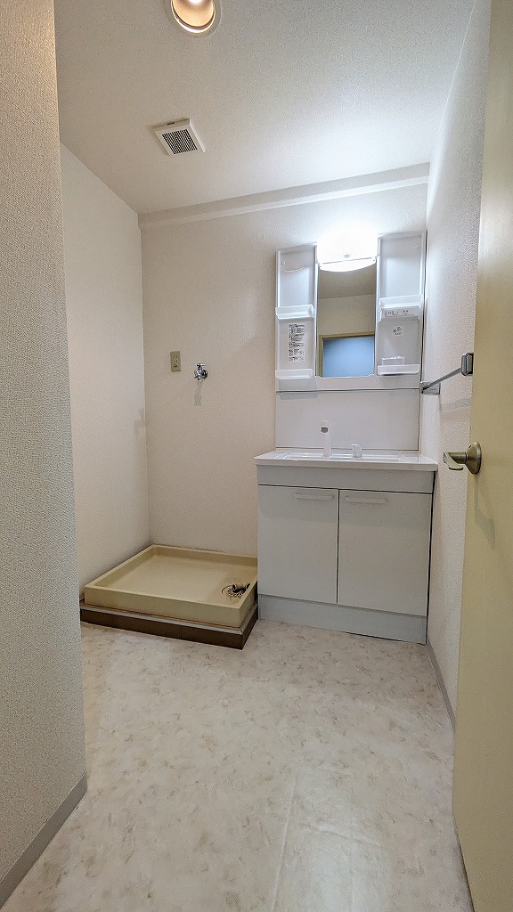 洗面設備　室内は現況を優先します