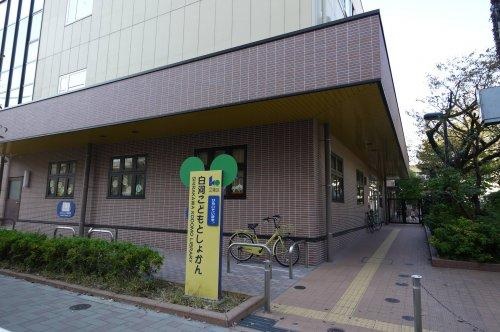 図書館　江東区立白河こどもとしょかん（図書館）まで70m