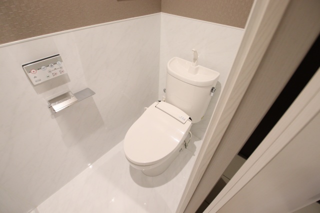 トイレ　※別室の参考写真の為、現況優先です。