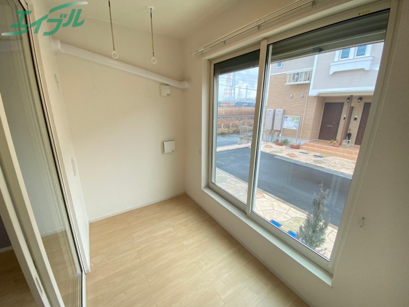 バルコニー　同物件別室反転写真