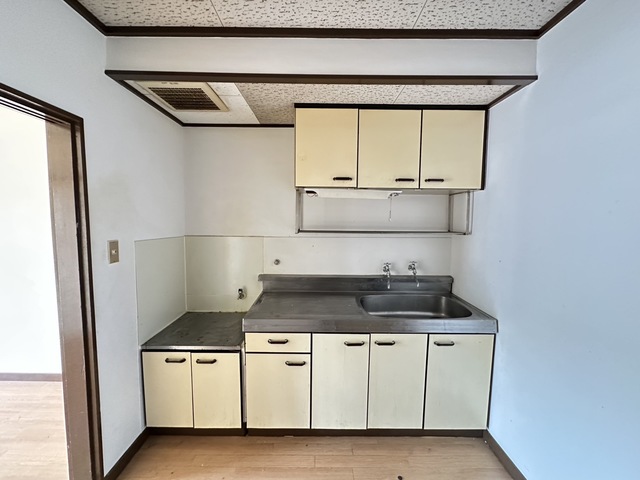 キッチン　リフォーム前のお部屋です